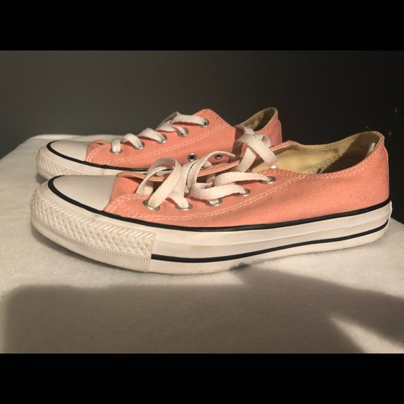 Seasonal Pink Converse all stars - Picture 5 of 7